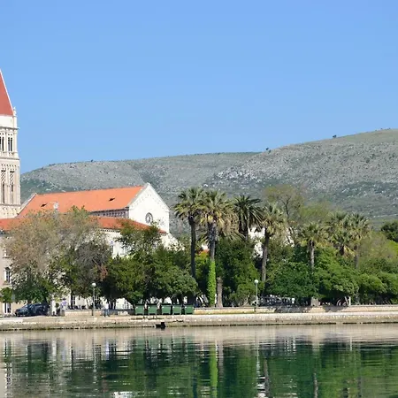 Joma 2 * Trogir
